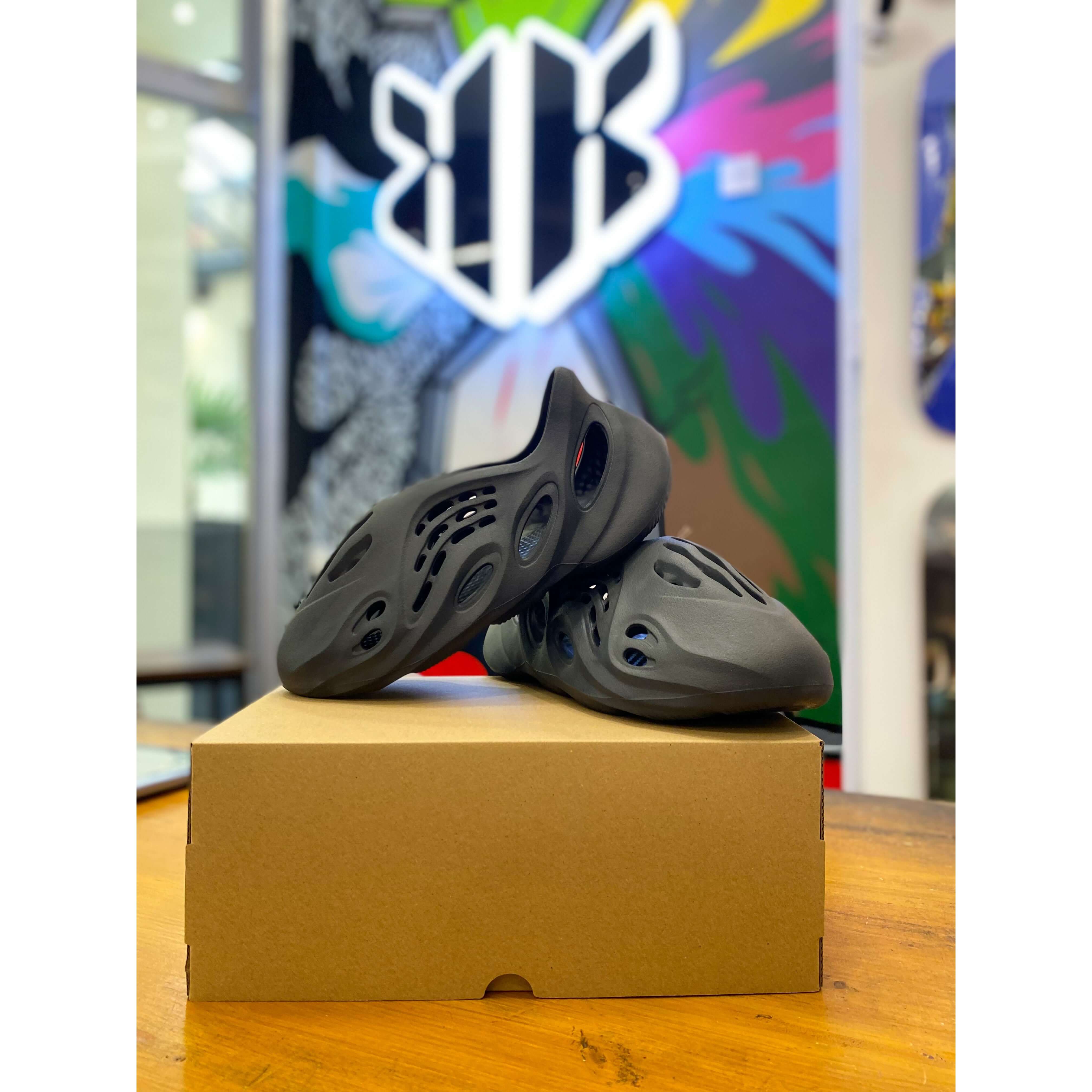 Adidas Yeezy Foam RNR Onyx - Image 5