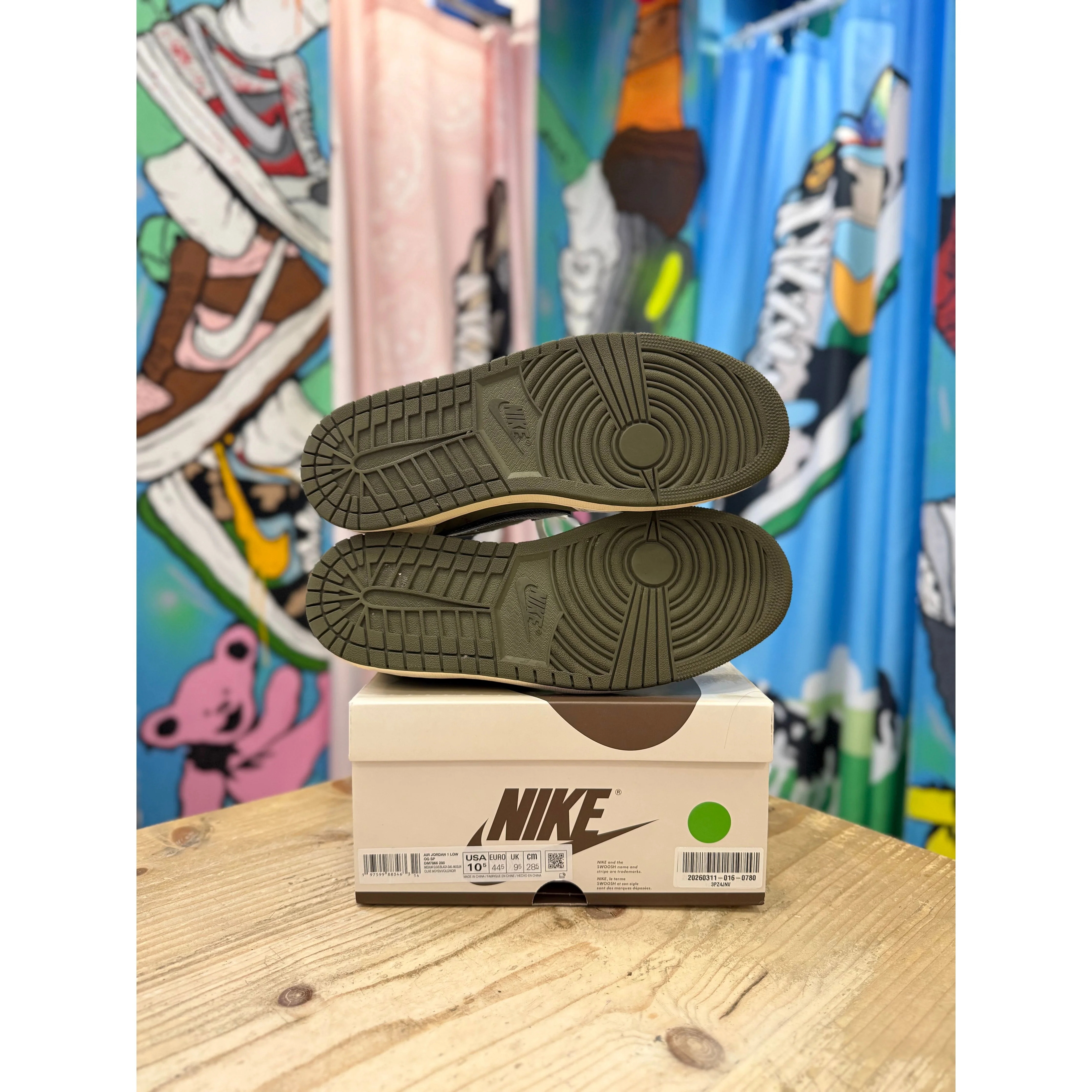 Jordan 1 Low travis scott Medium Olive UK 9.5 - Image 3