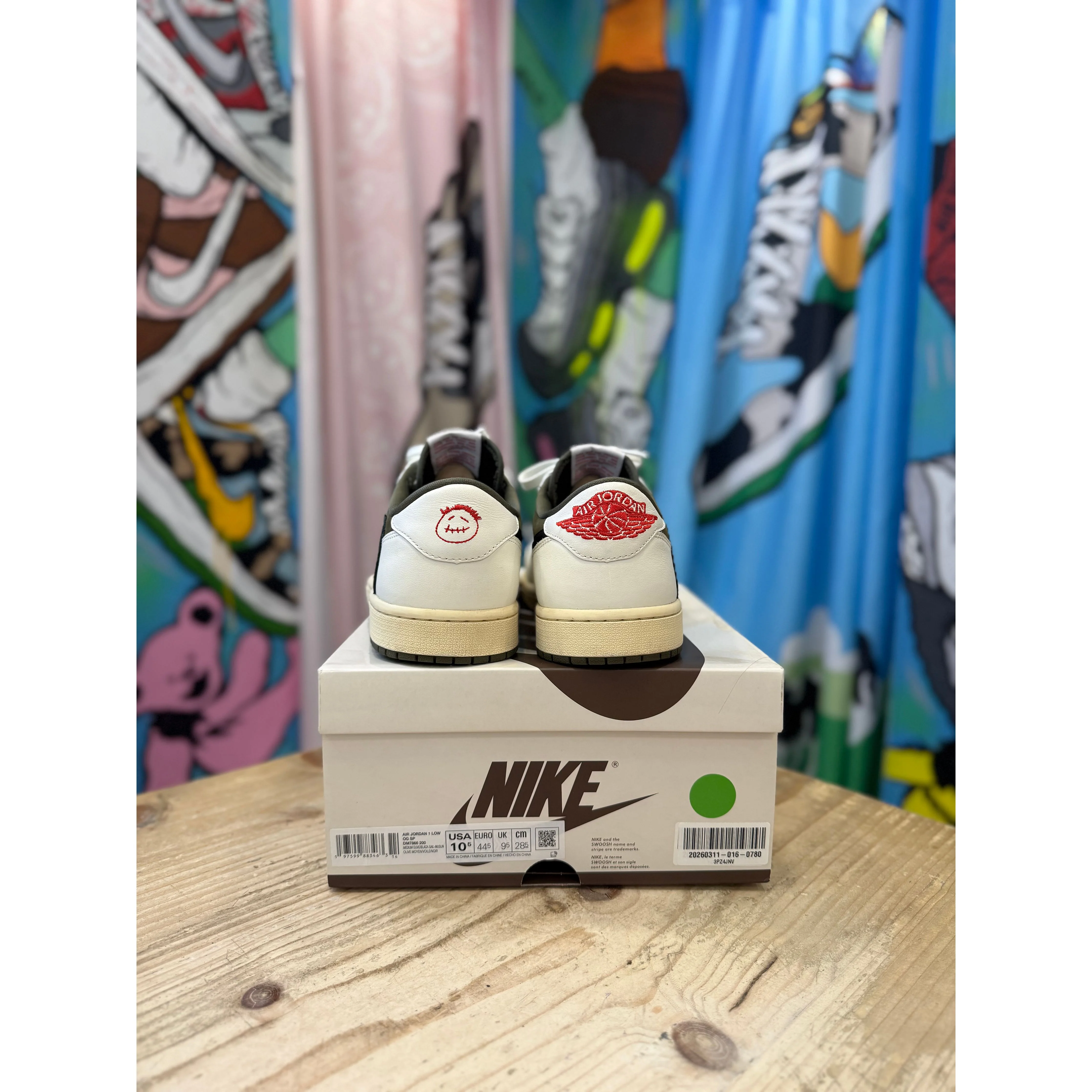 Jordan 1 Low travis scott Medium Olive UK 9.5 - Image 4