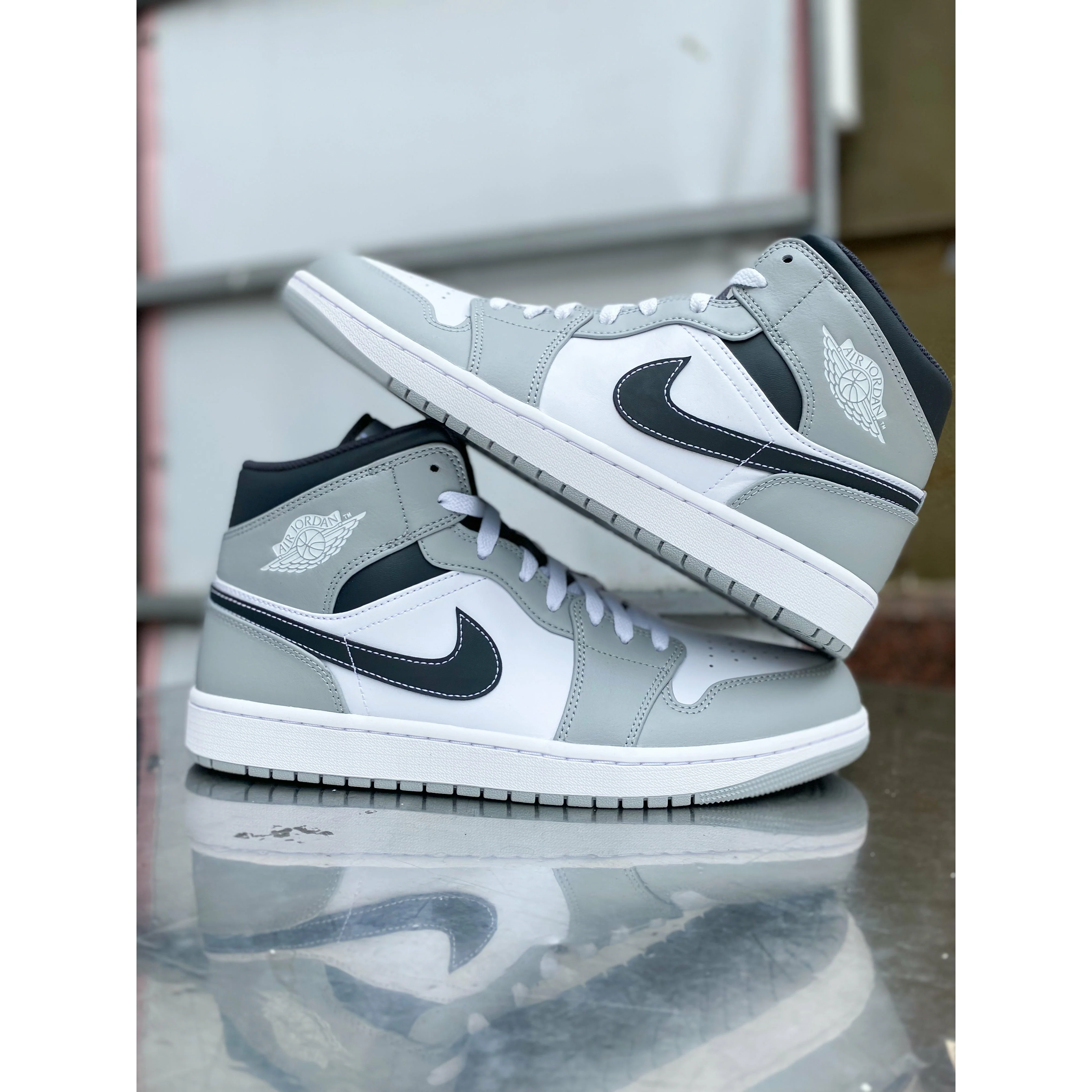 Jordan 1 Mid Light Smoke Grey Anthracite - Image 5