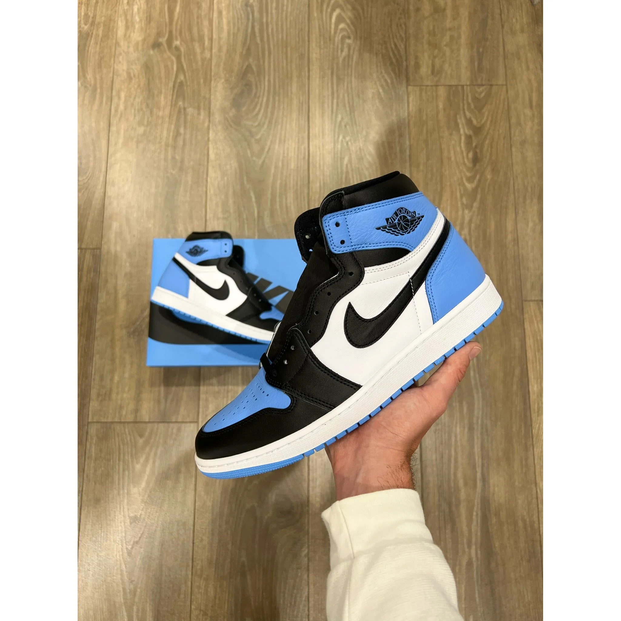 Jordan 1 Retro High OG UNC Toe - Image 5