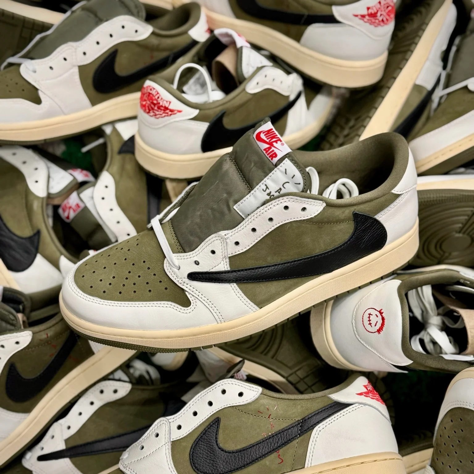 Jordan 1 Retro Low OG SP Travis Scott Medium Olive - Image 4