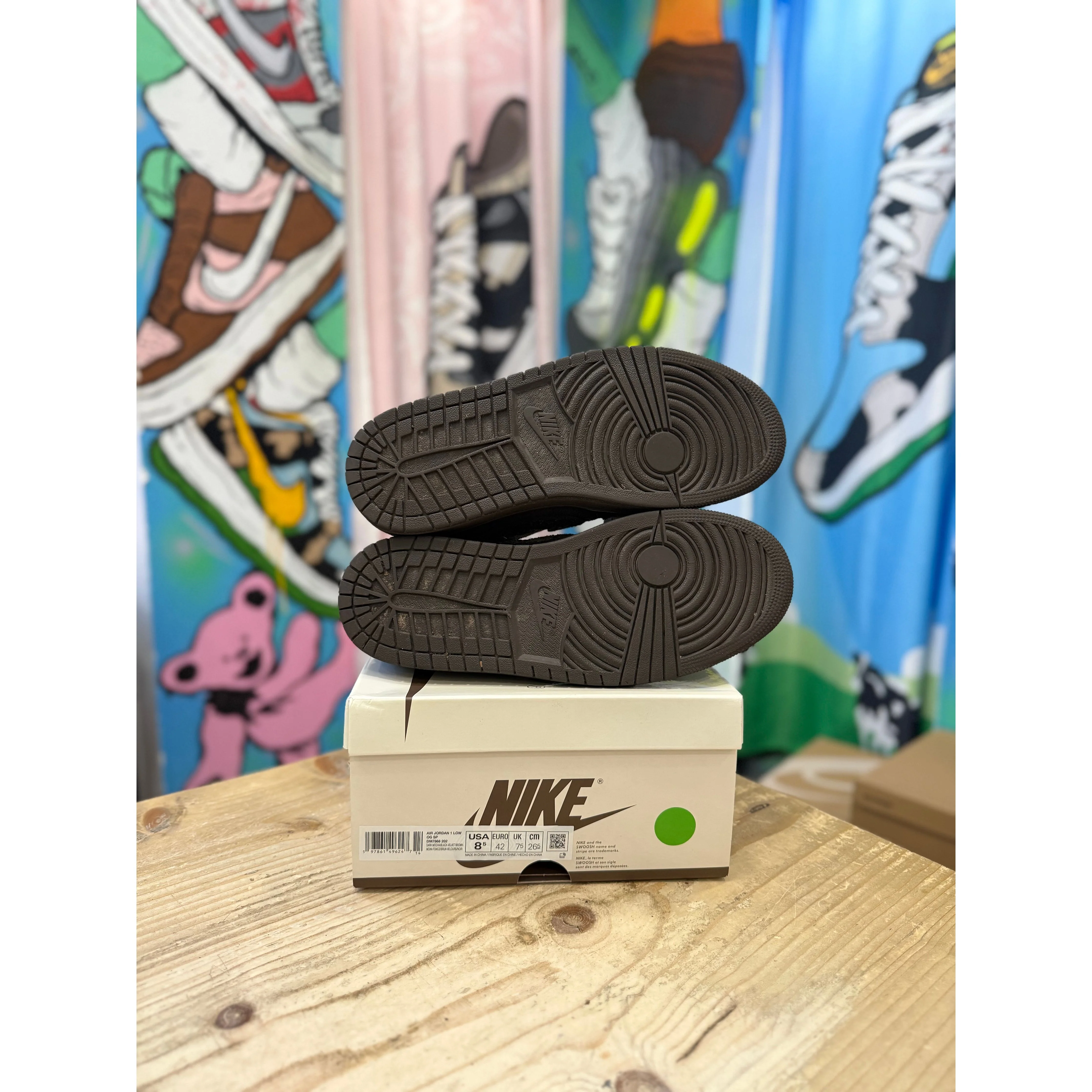 Jordan 1 Retro Low OG SP Travis Scott Velvet Brown UK 7.5 - Image 3