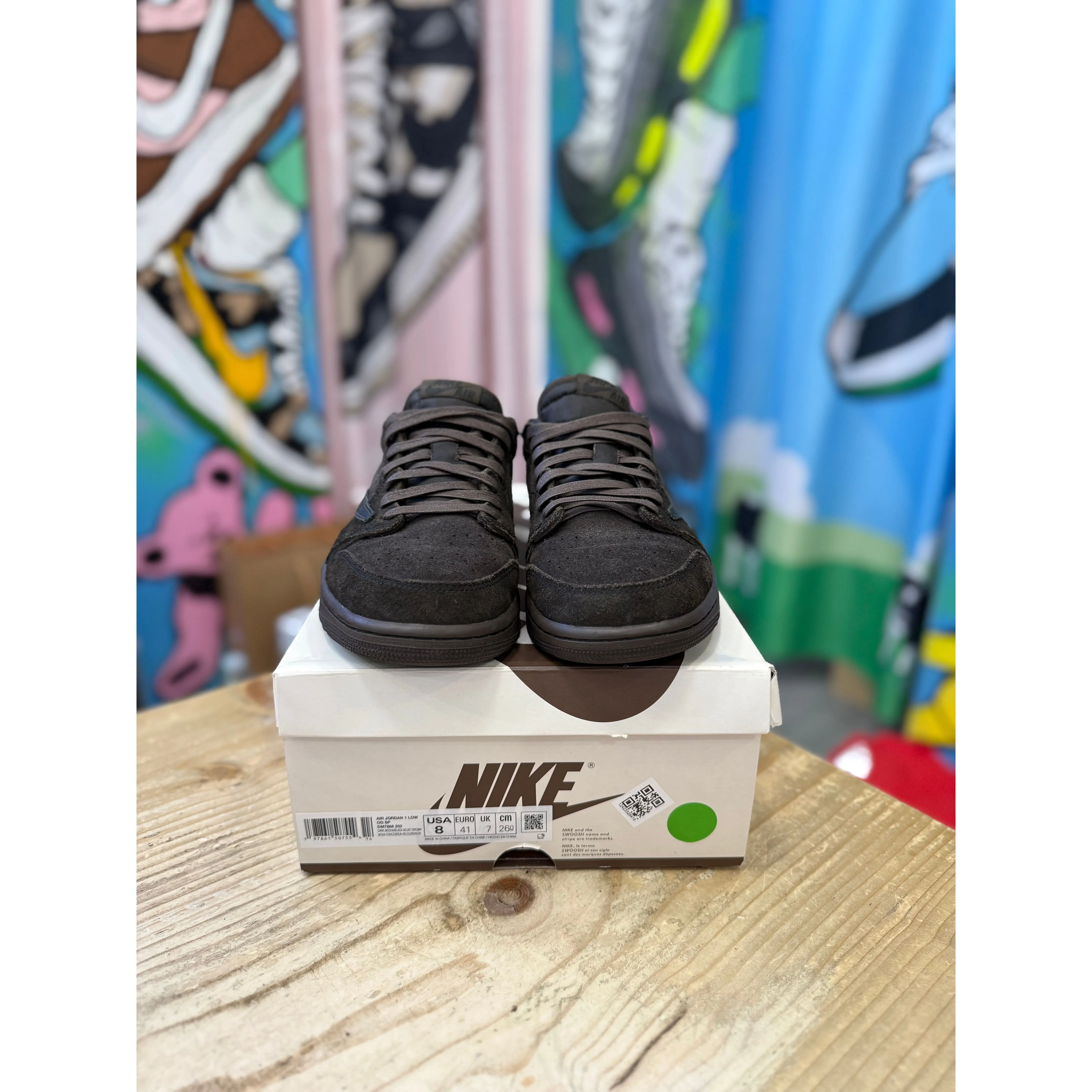 Jordan 1 Retro Low OG Travis Scott Velvet Brown UK 7 - Image 2