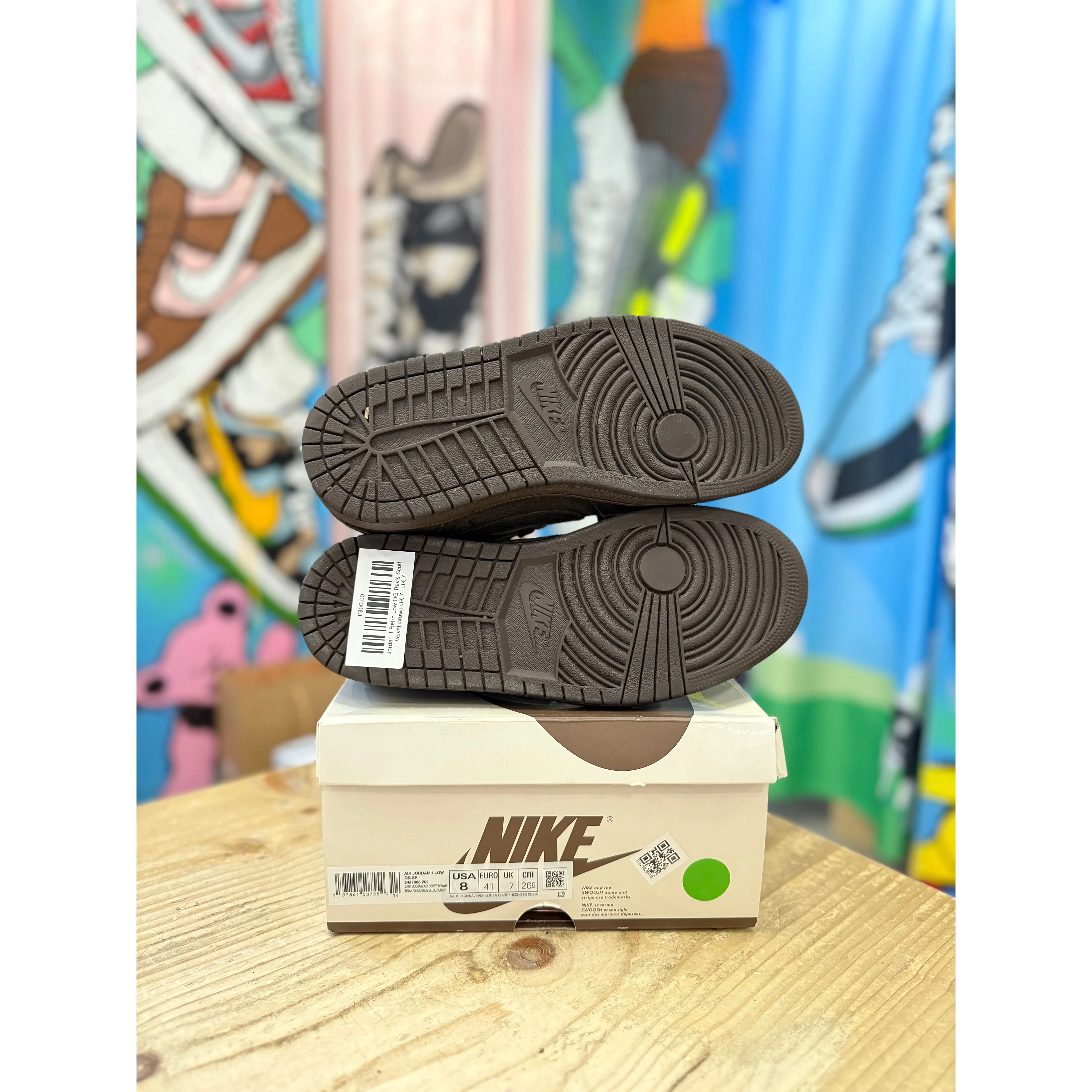 Jordan 1 Retro Low OG Travis Scott Velvet Brown UK 7 - Image 3