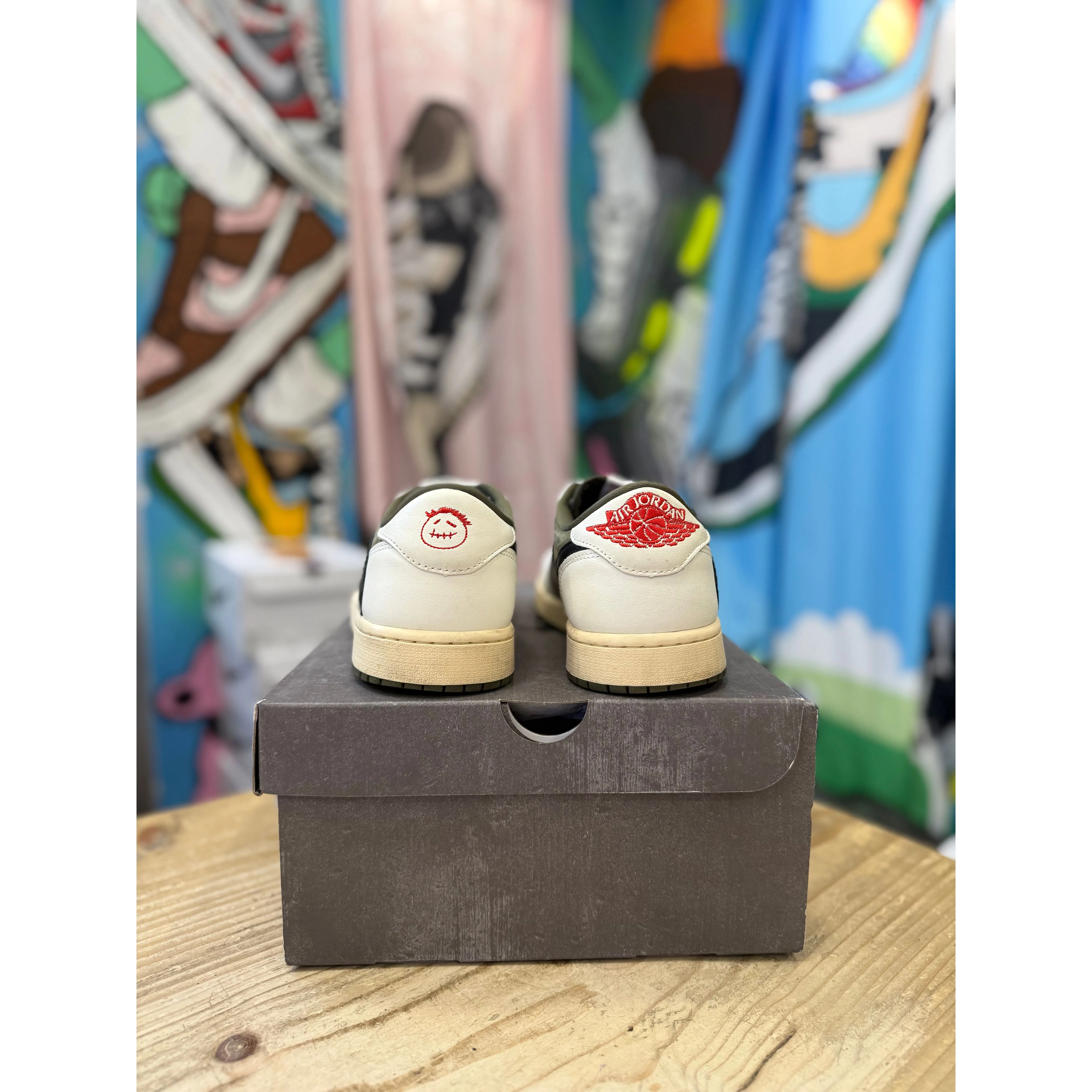 Jordan 1 Travis Scott Medium Olive UK 8.5 - Image 4