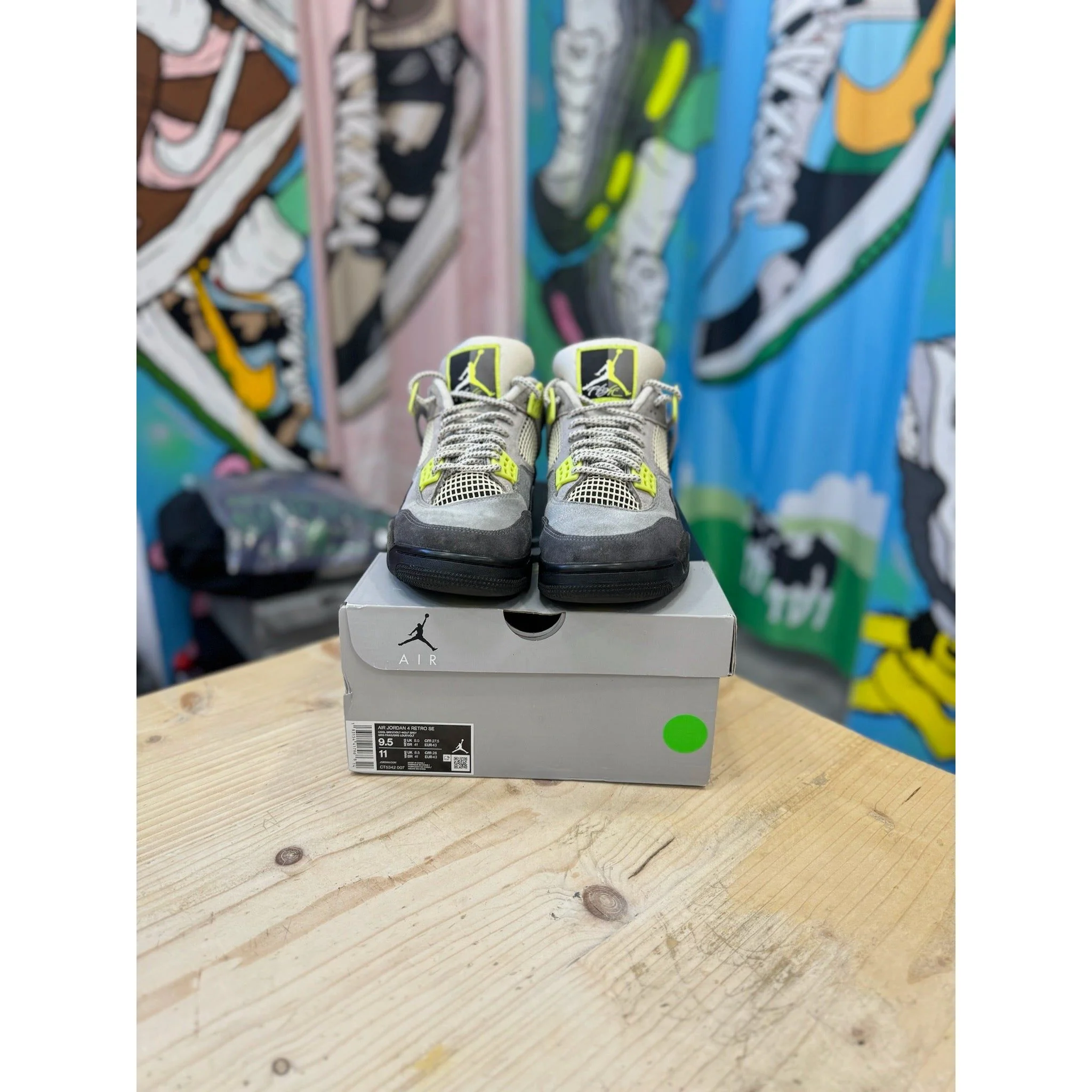Jordan 4 Neon UK 8.5 - Image 3