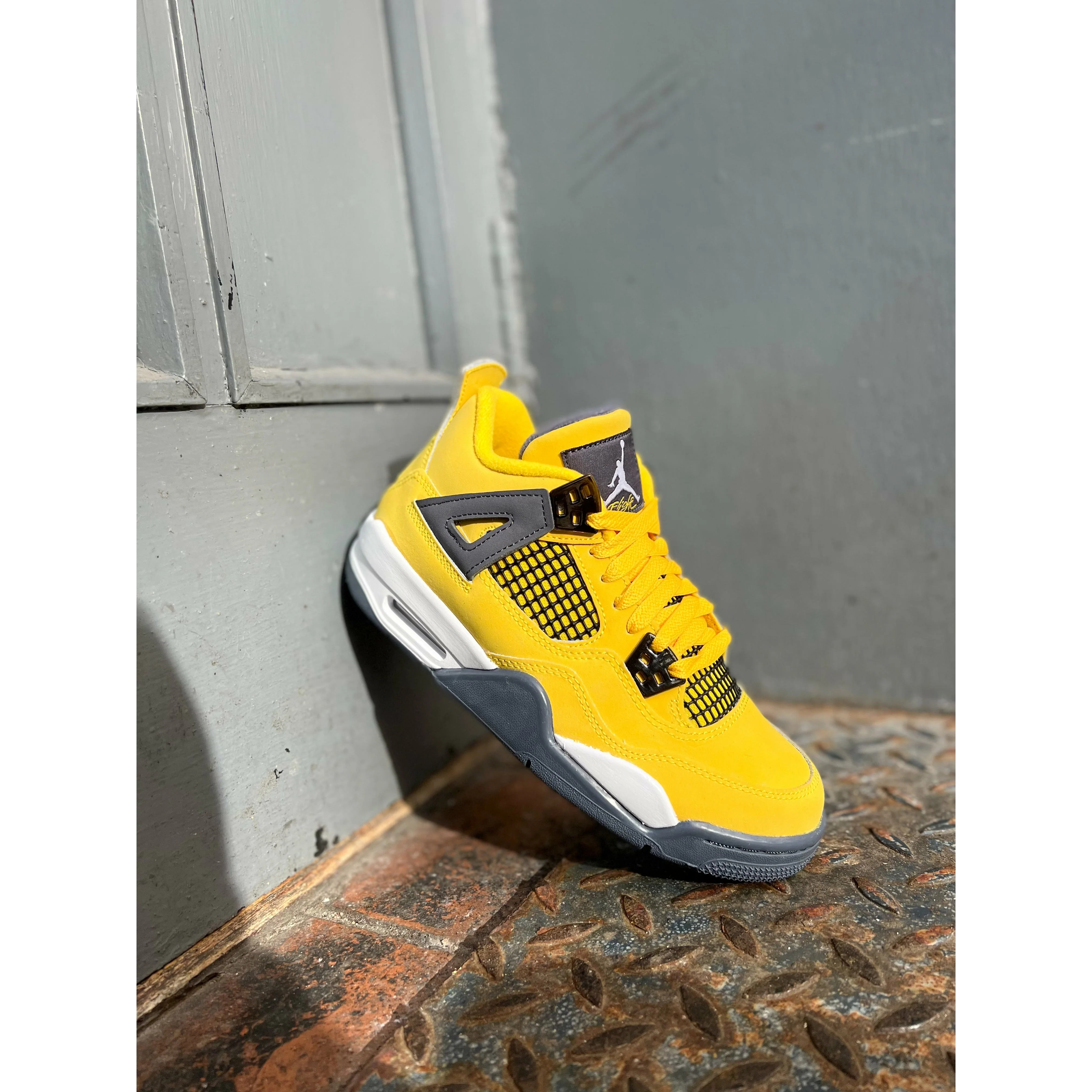 Jordan 4 Retro Lightning (2021) - Image 6