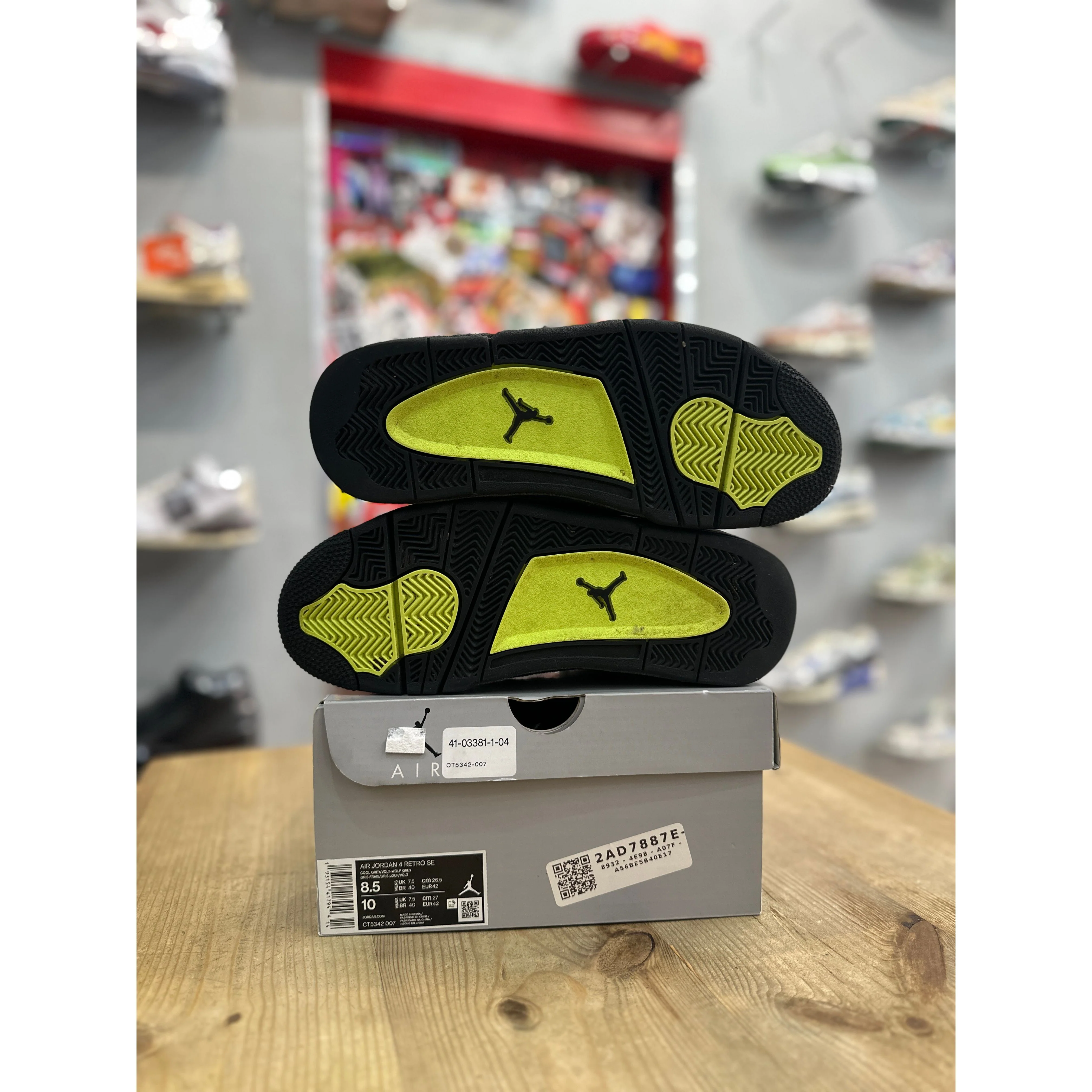 Jordan 4 Retro SE 95 Neon UK 7.5 - Image 4