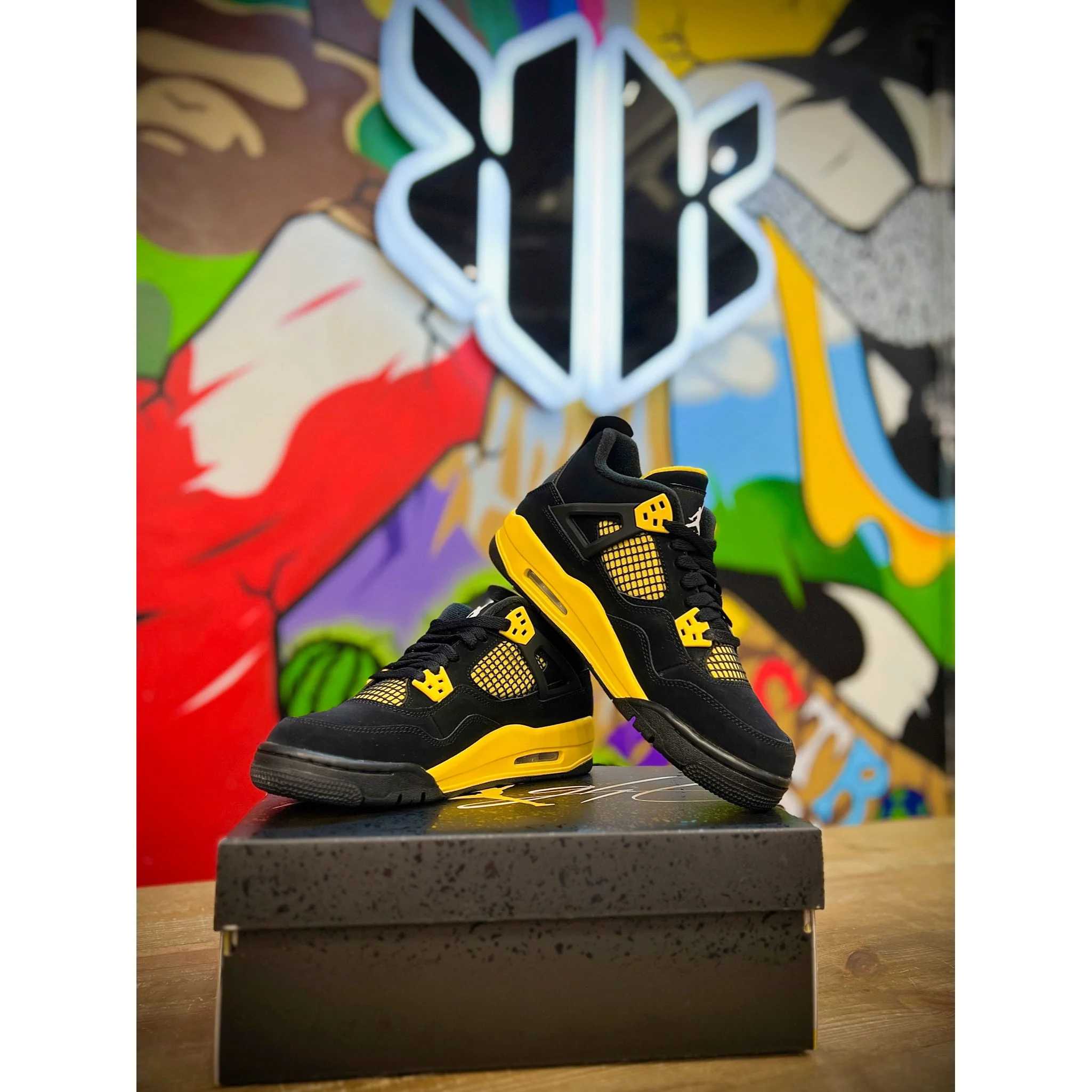 Jordan 4 Retro Thunder (2023) (GS) - Image 5