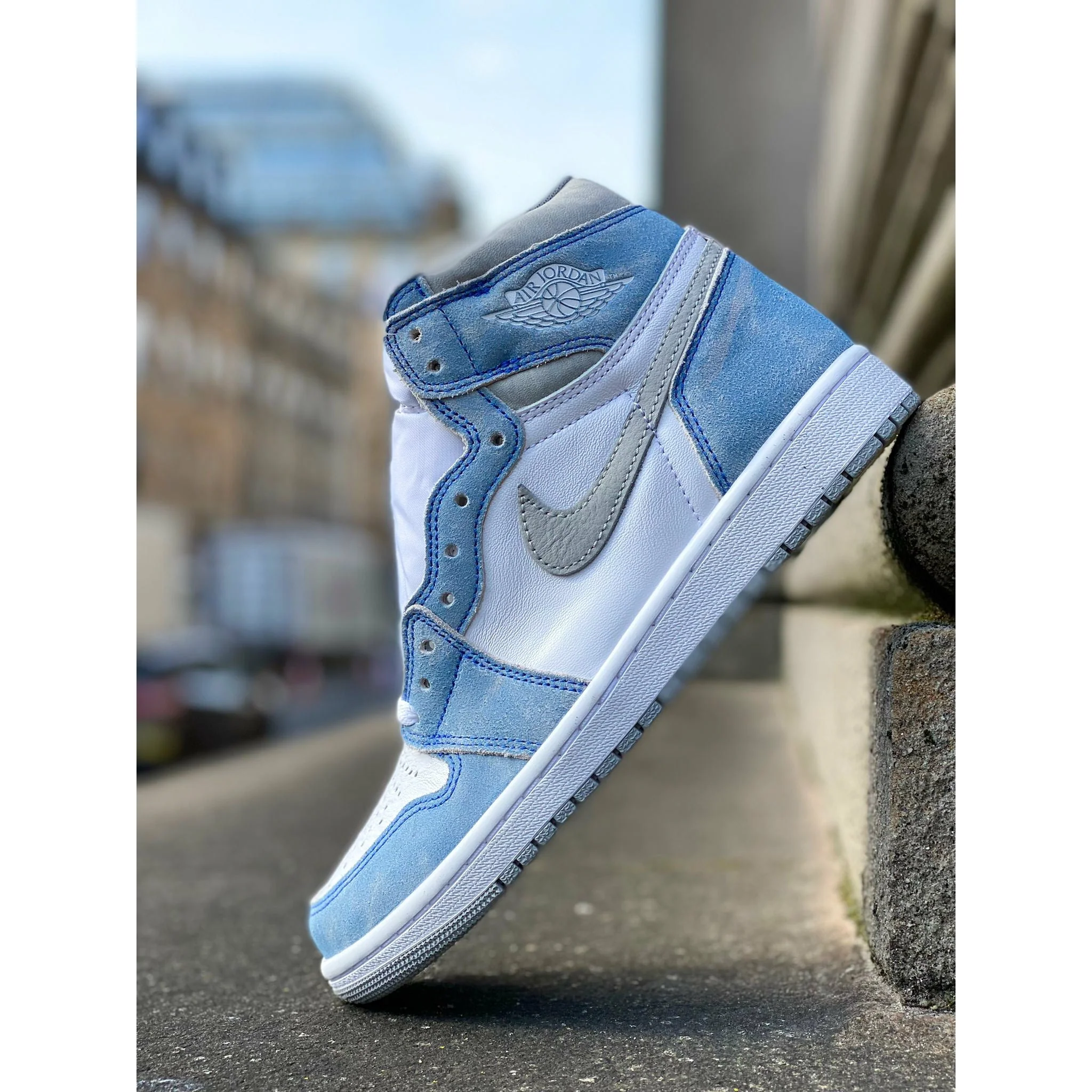 Jordan 1 Retro High OG Hyper Royal - Image 5
