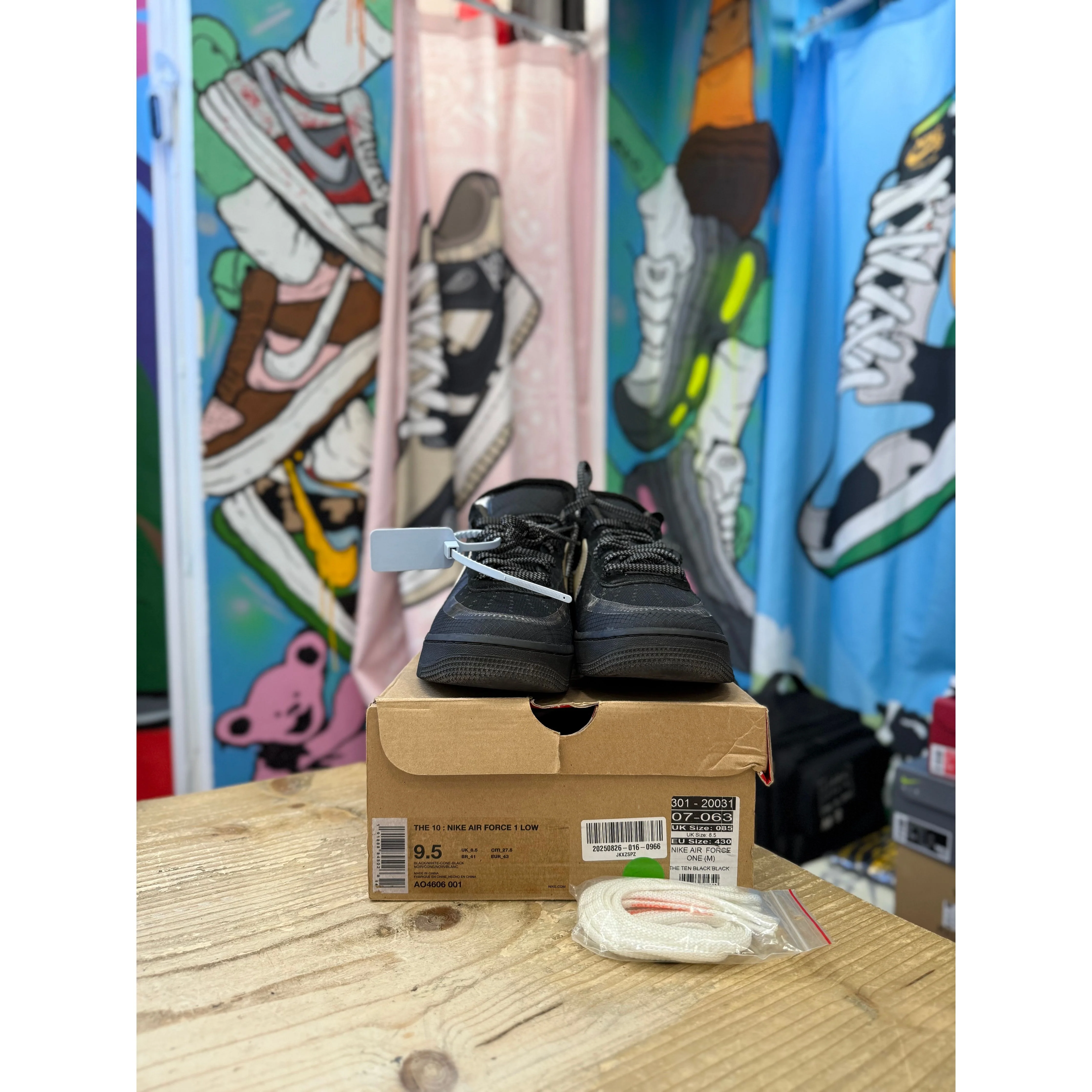 Nike Air Force 1 Low Off-White Black White UK 8.5 - Image 2