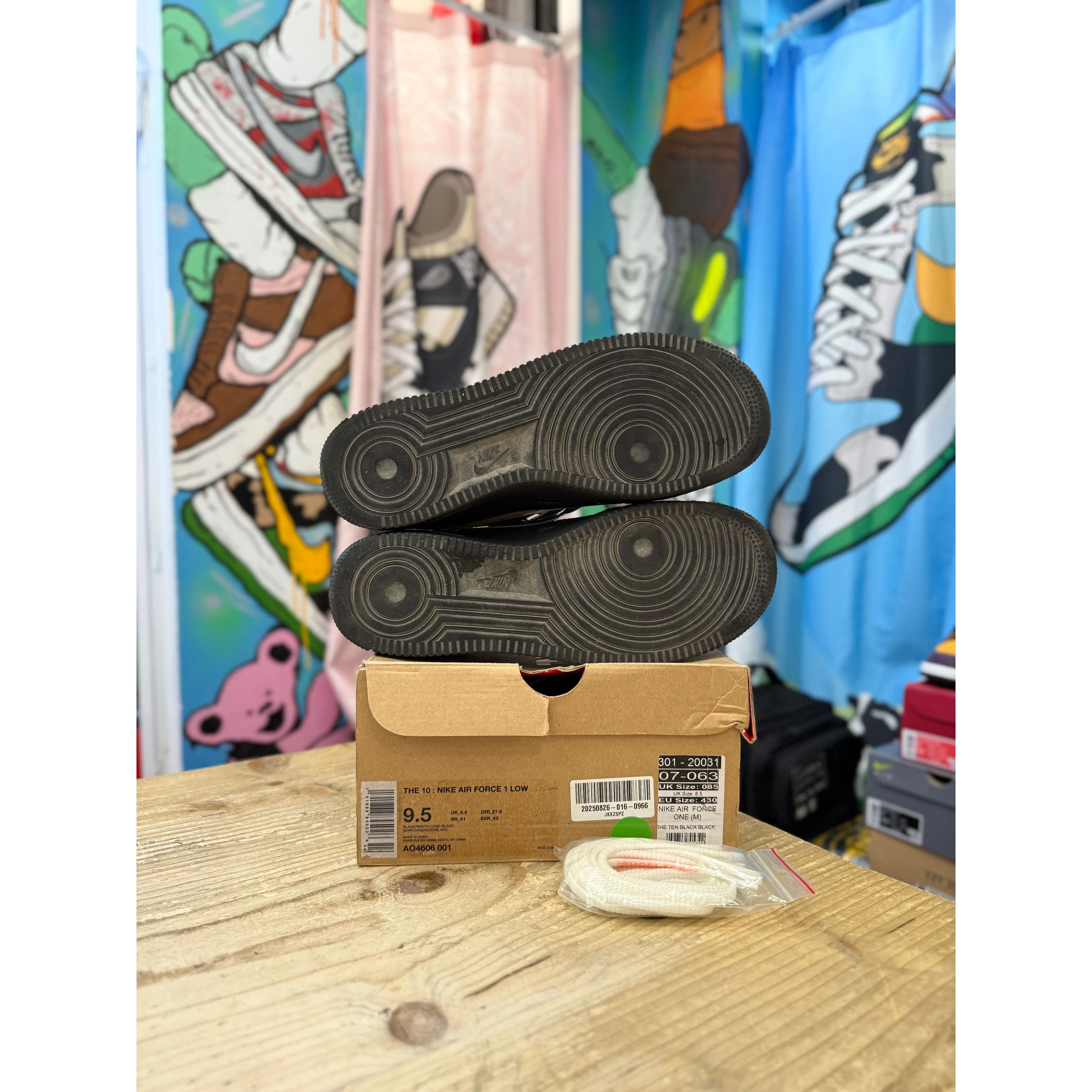 Nike Air Force 1 Low Off-White Black White UK 8.5 - Image 3