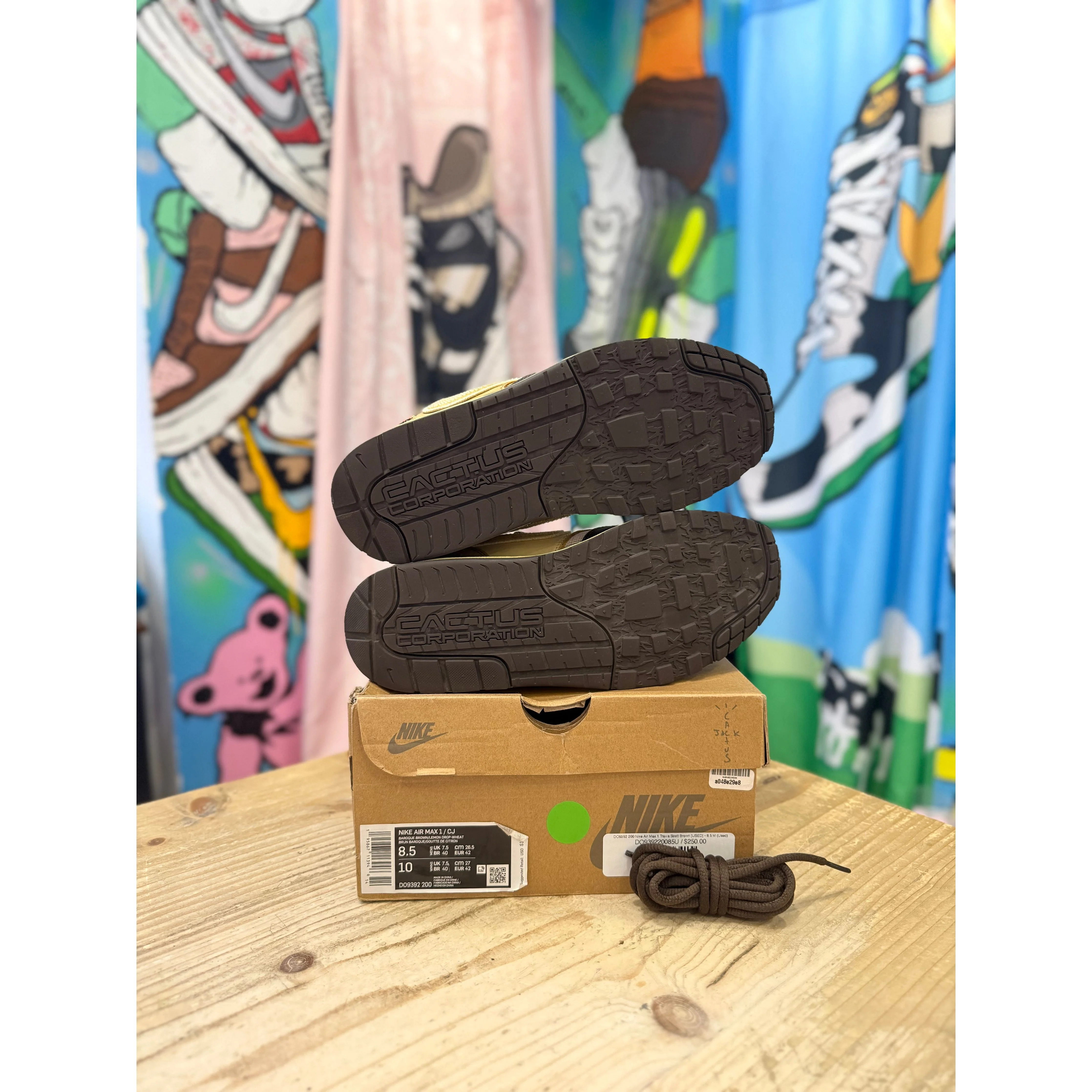 Nike Air Max 1 Travis Scott Baroque Brown UK7.5 - Image 3