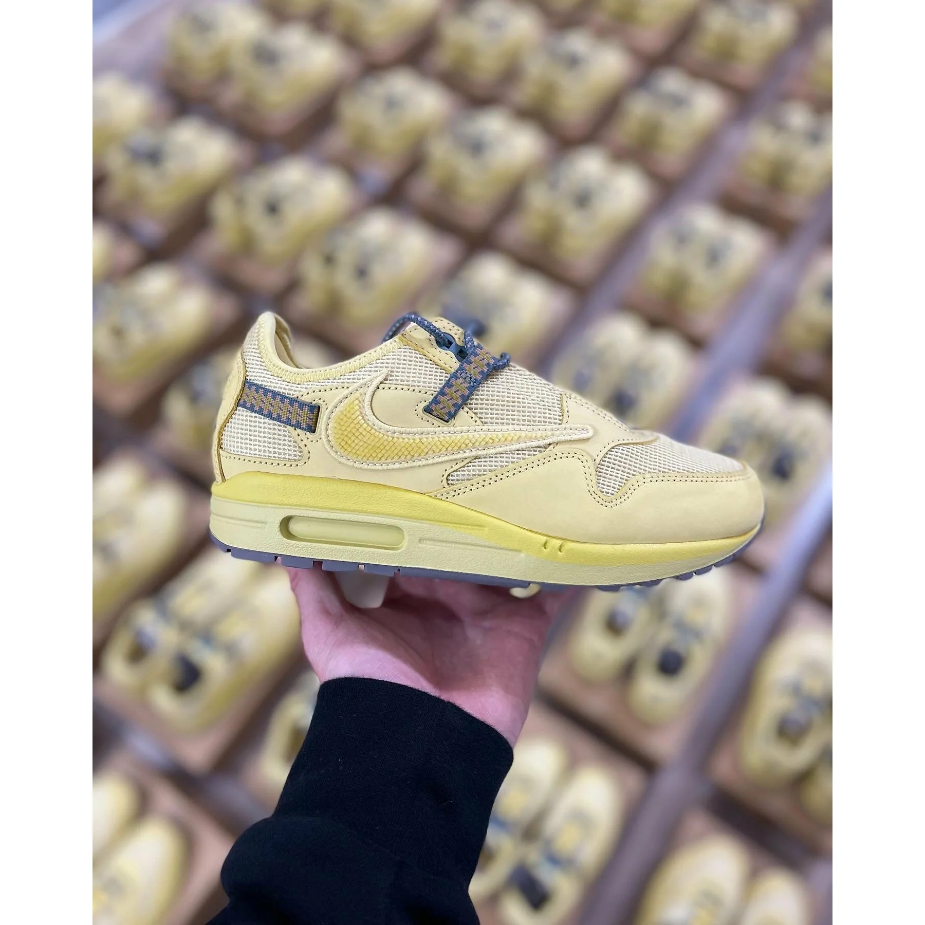 Nike Air Max 1 Travis Scott Cactus Jack Saturn Gold - Image 4