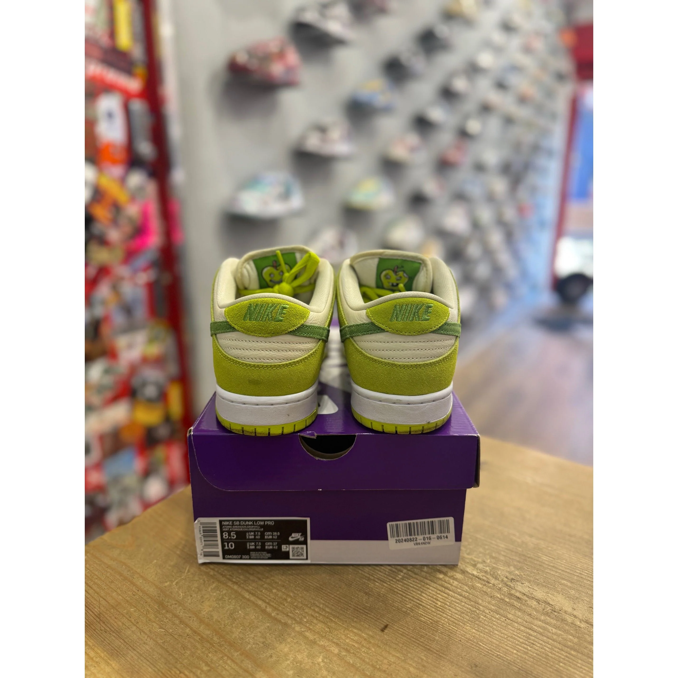 Nike SB Dunk Low Green Apple UK 7.5 - Image 3