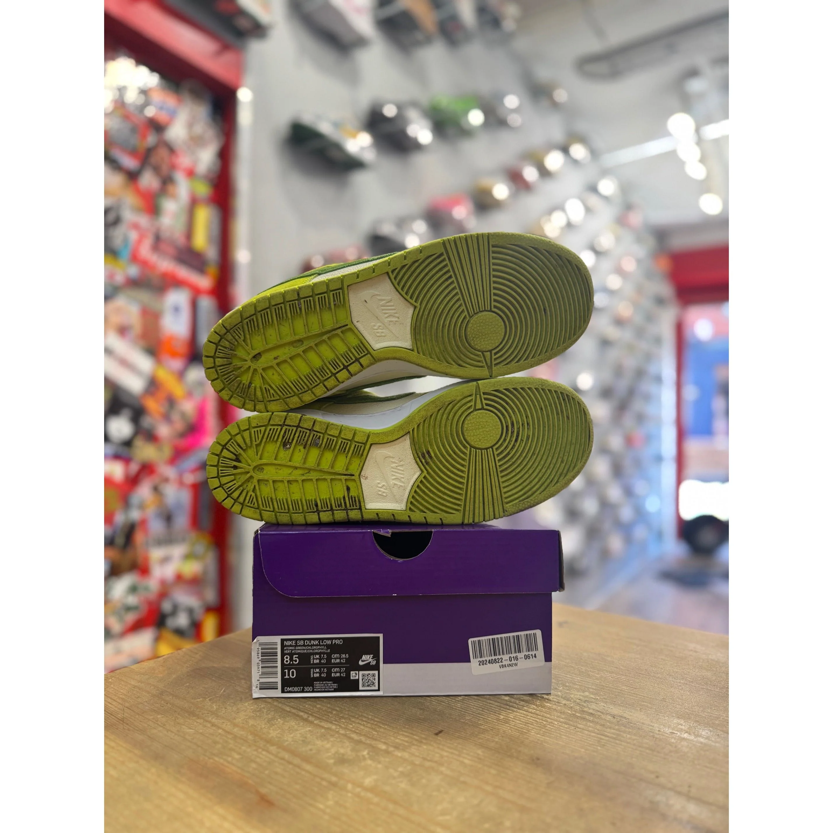 Nike SB Dunk Low Green Apple UK 7.5 - Image 4