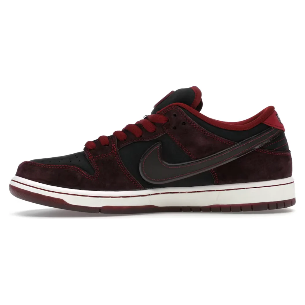 Nike SB Dunk Low Riot Skateshop - Image 3