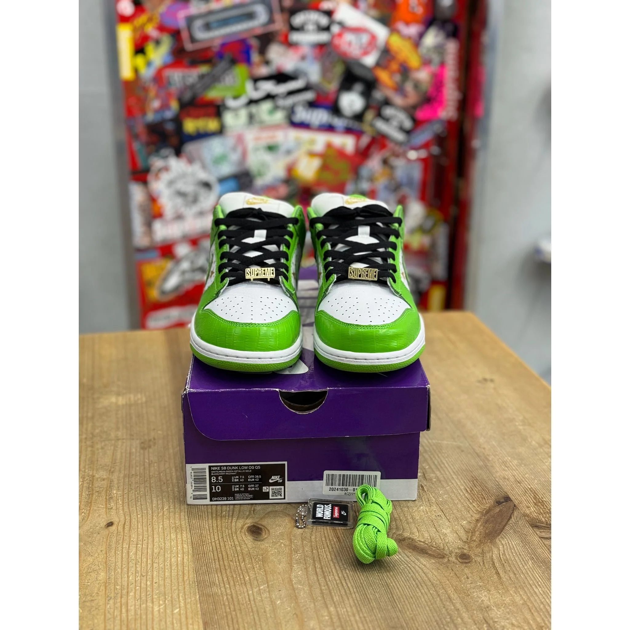 Nike SB Dunk Low Supreme Stars Mean Green UK 7.5 - Image 2
