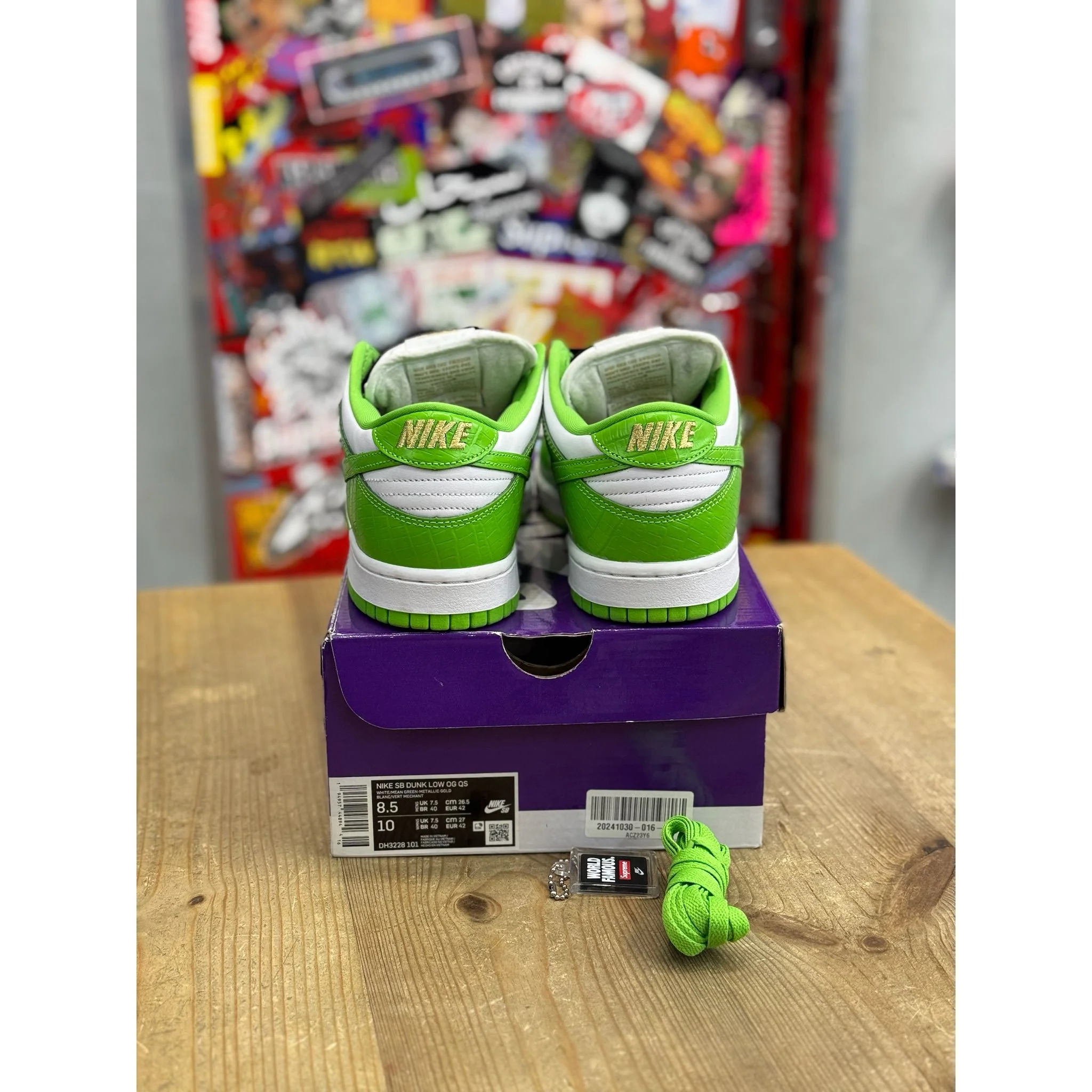 Nike SB Dunk Low Supreme Stars Mean Green UK 7.5 - Image 3