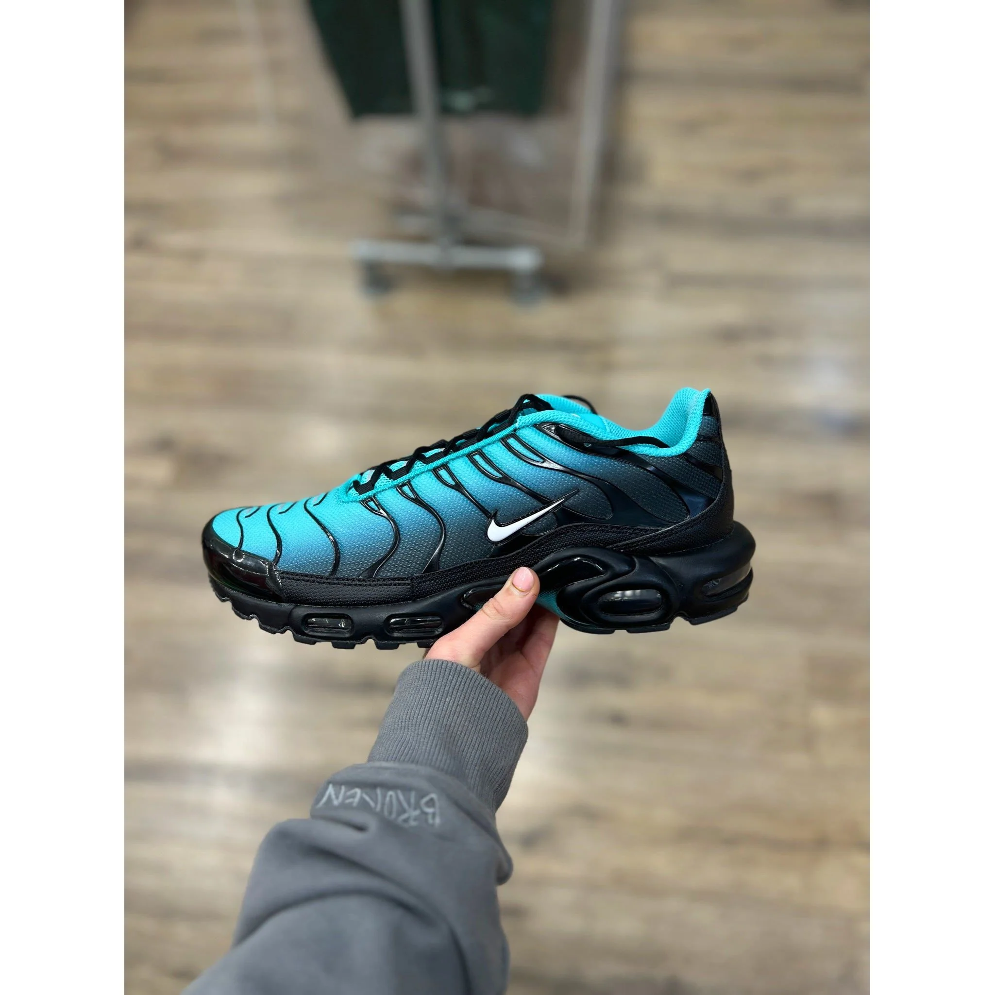 Nike TN Air Max Plus Light Retro - Image 4
