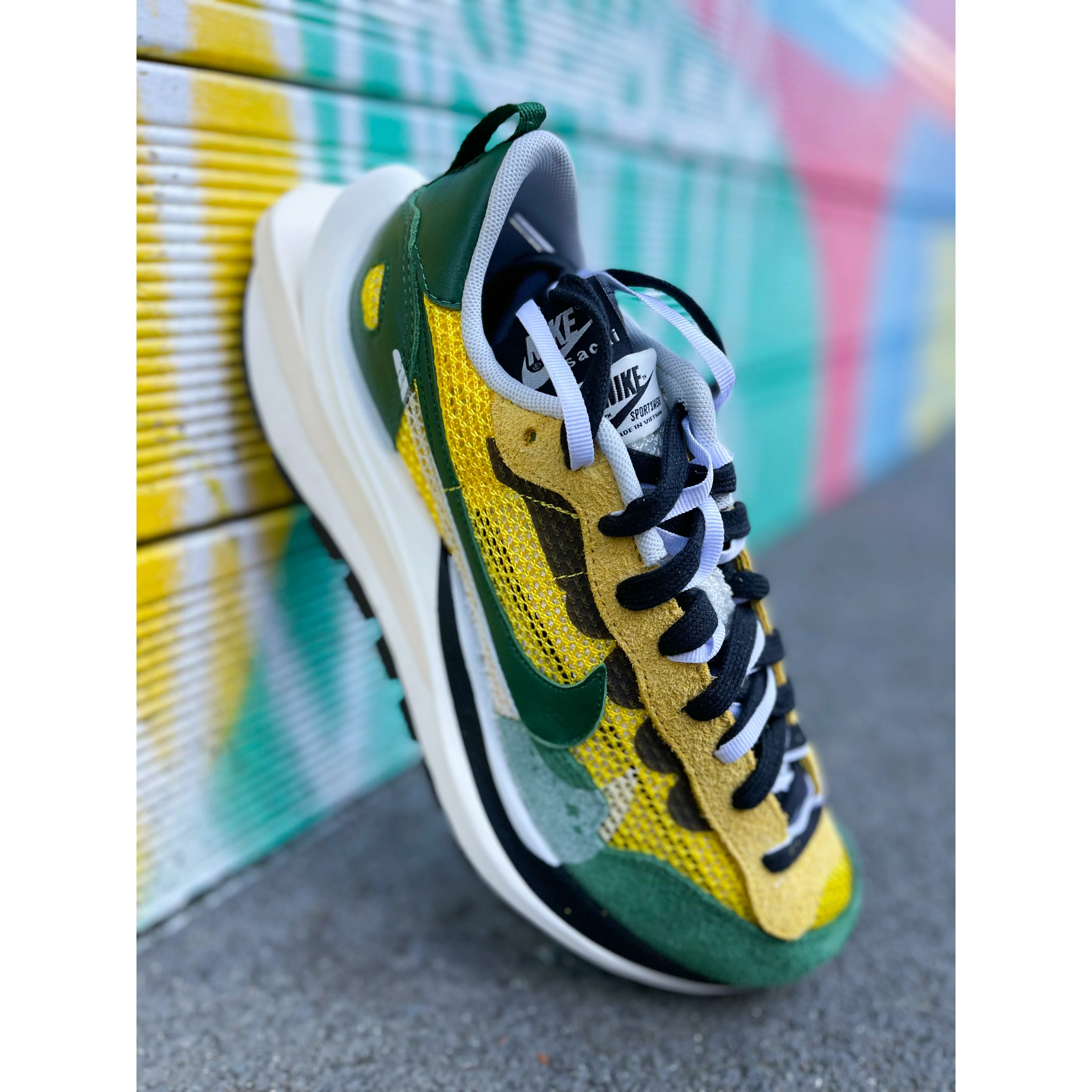 Nike Vaporwaffle sacai Tour Yellow Stadium Green - Image 5