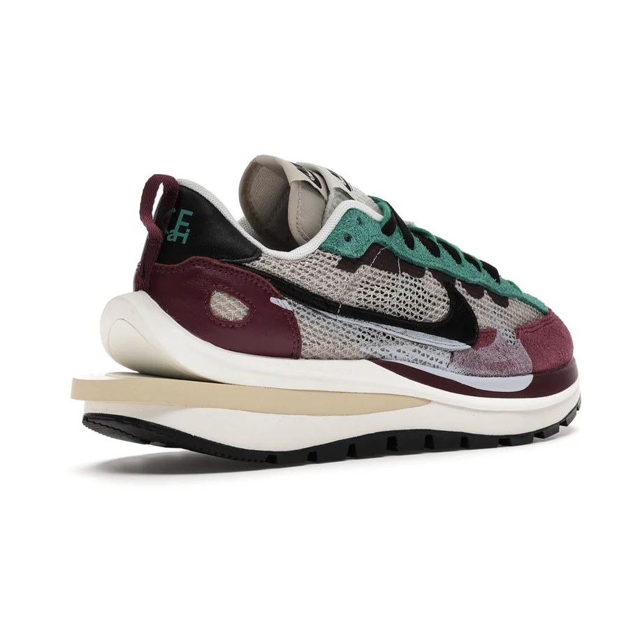Nike Vaporwaffle sacai Villain Red Neptune Green - Image 2