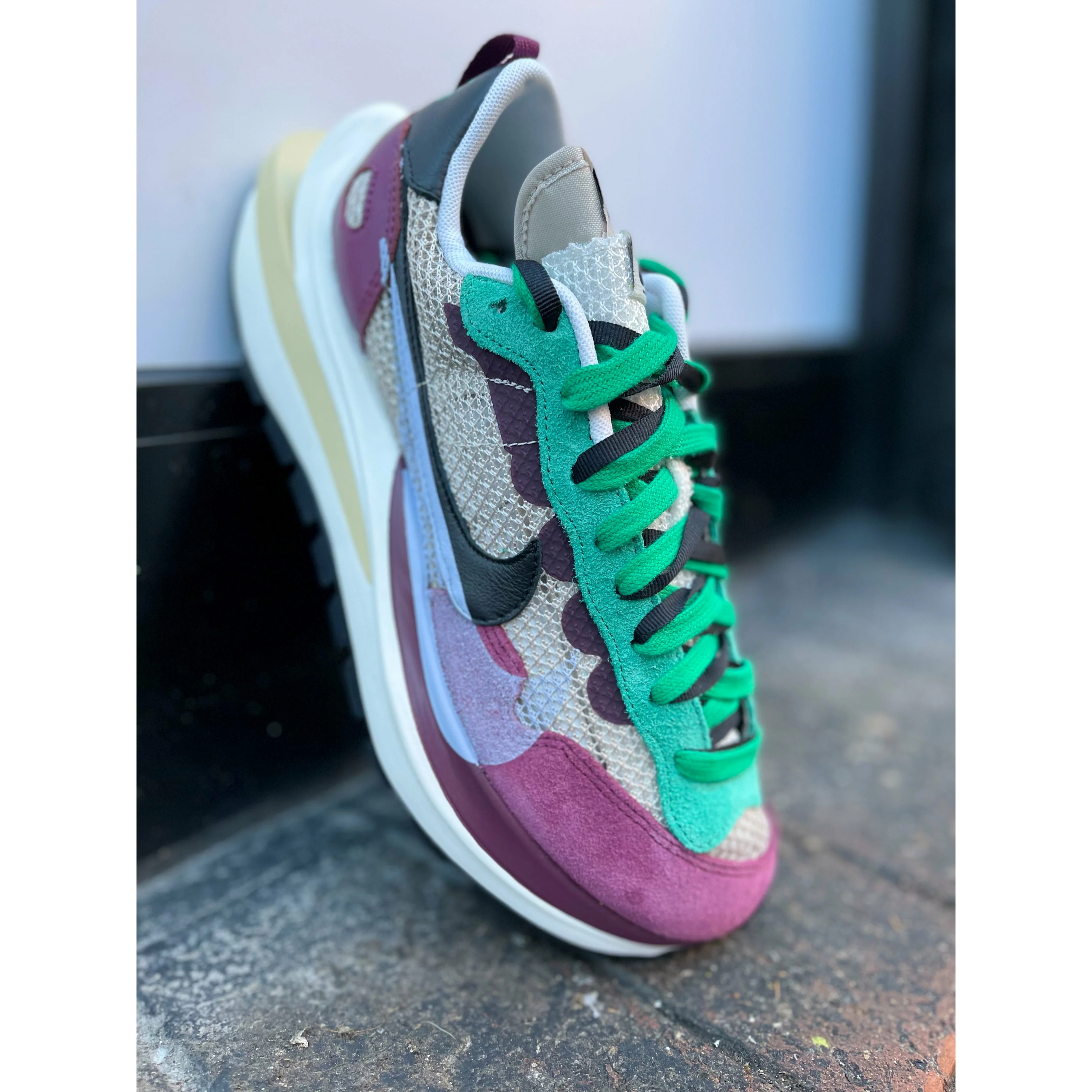 Nike Vaporwaffle sacai Villain Red Neptune Green - Image 3