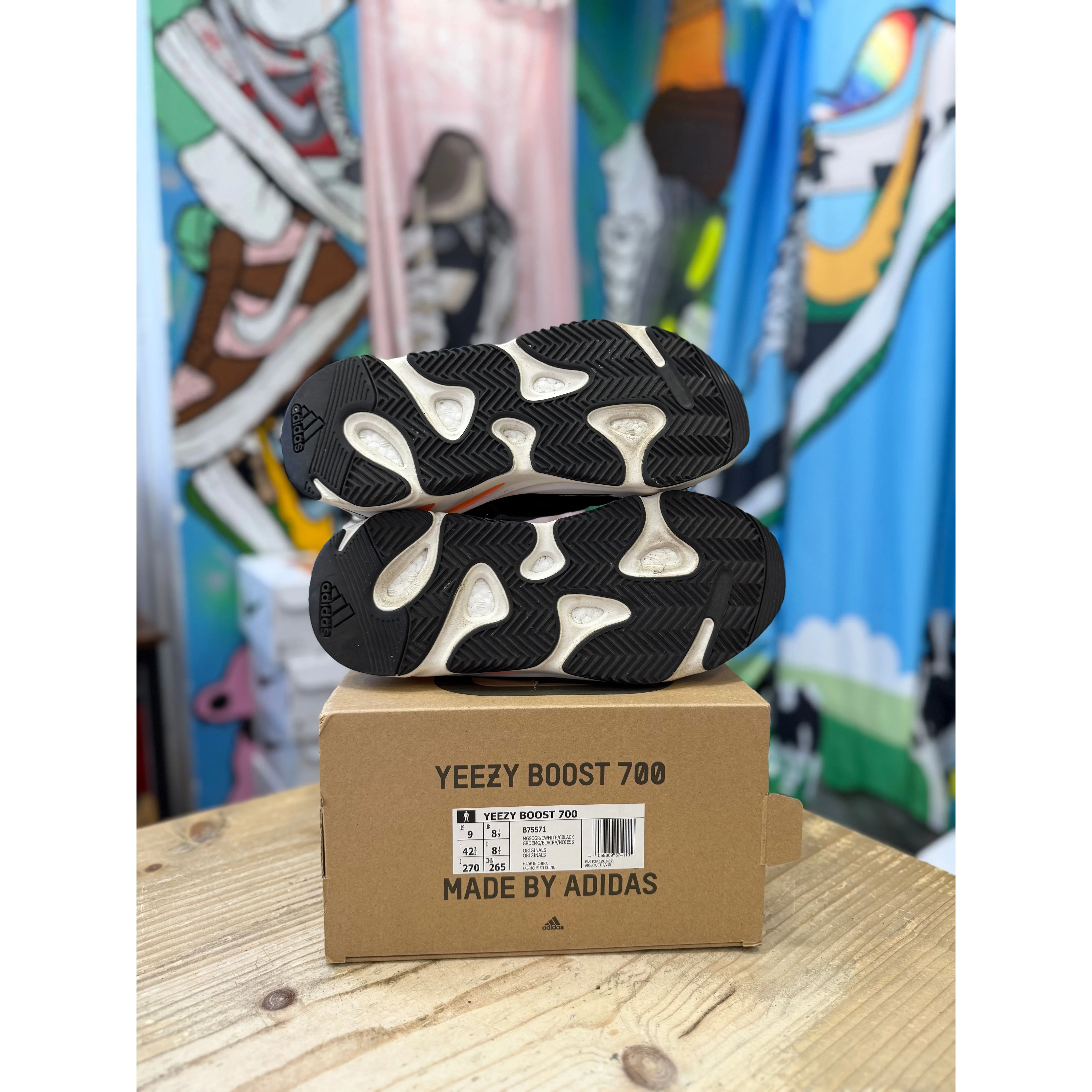 Yeezy 700 Waverunner UK 8.5. - Image 3